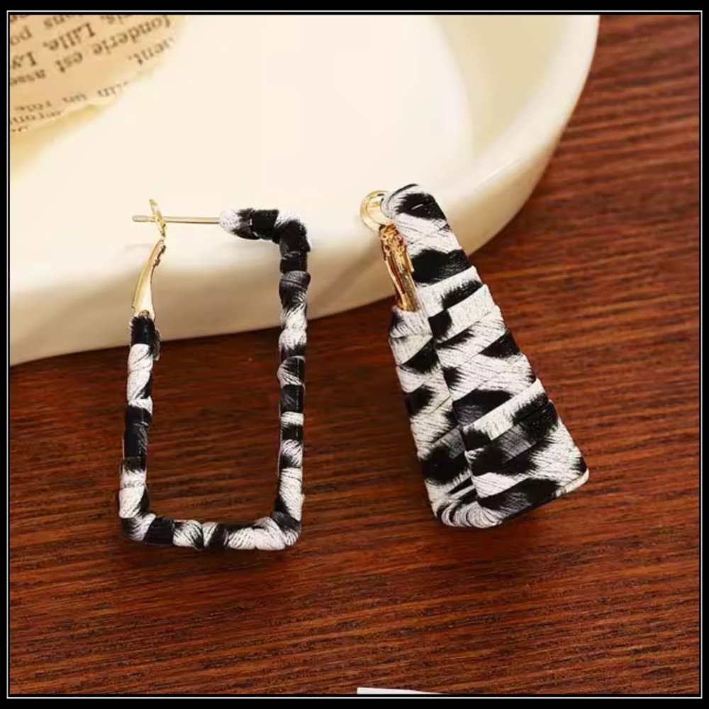 Clearance! New Textured Wrap Angular Animal Cat Print Hoop Earrings
